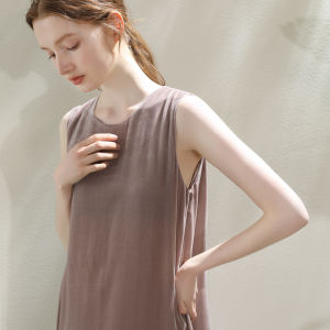 Miccbeirn | ชุดเดรสยาวคลุมเข่าผ้ากำมะหยี่สีดำ สไตล์ลำลอง สวมใส่สบาย แขนกุด เอวธรรมชาติ กระโปรงทรงเอ ฤดูร้อน 2023