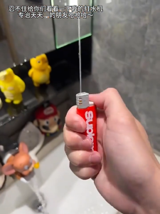 [Ready] Creative Water Spraying Lighter / water guns for kids / Mini Water Gun Fun / Novelty Spray Gadget/swimming pool