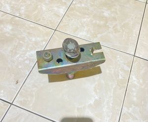 Baut gantungan ban serap kijang super jantan rover model samping original