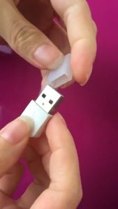(1 ชุด 2 ชิ้น) ฝาครอบหัว USB Type C / USB A  แบบมีที่คล้องกับสายชาร์จ ผลิตจากซิลิโคนเกรด A นิ่ม ทนทาน ป้องกันน้ำ กันฝุ่น อย่างดี