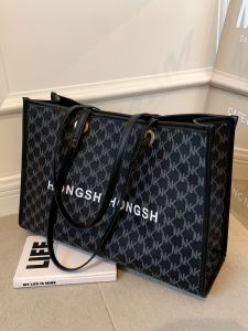 Large Capacity Fashionable Retro Womens Shoulder Bag Commuter Tote Bag for Class Versatile Single Shoulder Bag Korean Style