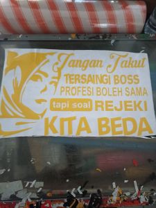 CUTTING STIKER MOBIL BAHAN NYALA STIKER KATAKATA