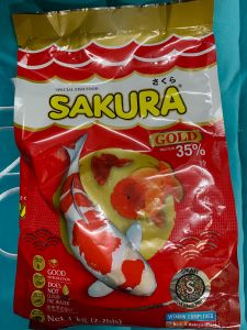 Sakura อาหารปลาซากุระโกลด์สูตรใหม่เพิ่มคริลล์จากนอร์เวย์ขนาดถุง 1 กิโลกรัม ขนาด เม็ดเล็ก ของปลาเงินปลาทอง