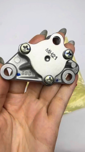 ปั๊มน้ำมันเครื่อง แท้ศูนย์ Honda Wave 100 / Dream 100 (C100P) (รหัส: 15100-GBG-931)