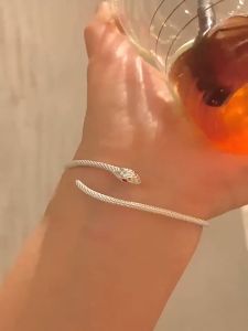 DAIMEISHU กำไลข้อมือเงิน S925สำหรับผู้หญิงกำไลข้อมือเปิดแบบปรับได้ลายงูลมหนาวระดับไฮเอนด์