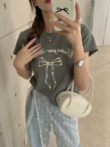 เสื้อยืดคอกลมแขนสั้นผ้าฝ้ายแท้พิมพ์ลายผีเสื้อสำหรับผู้หญิงในช่วงฤดูร้อนปี 2025 ทรงหลวม ทรงเข้ารูป เสื้อผ้าทำงาน