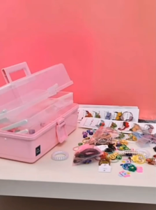 KT กล่องใส่ของหรืออุปกรณ์ทำเล็บ ลายคิตตี้ KITTY ( ถ้าสินค้าแตกทางร้านไม่ได้รับเปลี่ยนคืน )