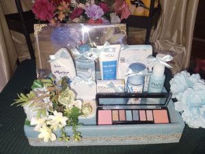 Hantaran pernikahan kosmetik nuansa biru Garnier Wardah mahar seserahan parsel bingkisan kondangan hampers lamaran Wedding Gift Engagement
