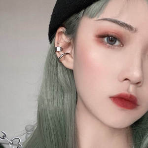 ต่างหูแบบมีโครงสแตนเลสไททาเนียมแบบเรียบๆ สไตล์ฮ่องกง ไม่ต้องเจาะ ขนาดใหญ่ สำหรับผู้ชายและผู้หญิง ต่างหูแบบเก๋ๆ