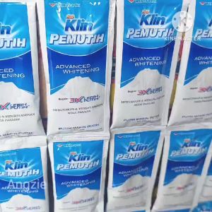 Soklin pemutih 1 renceng isi 6 sachet