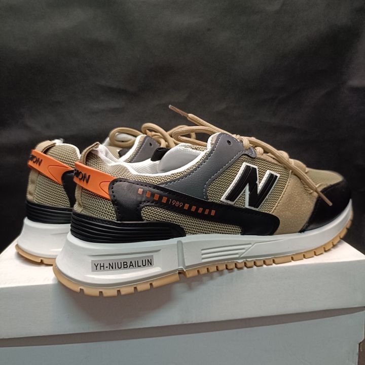 sepatu pria sneakers sport dan santai