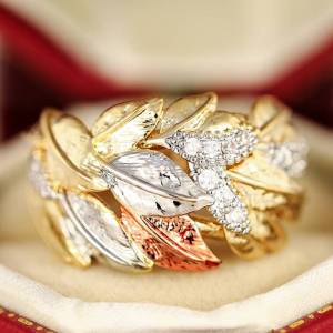 Huitan Three Tone Women Ring Aesthetic Leaves Design Fashion Wedding Lady Accessories Jewelry Inlaid Shining CZ for Party Daily