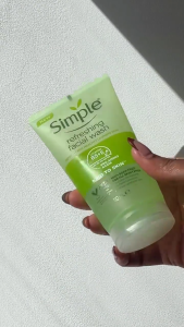 Simple Refreshing Facial Wash 150ml - 100% Soap Free Cleanser/ Pembersih Muka Tanpa Sabun