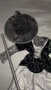 ชุดแฟนซีแม่มดเด็ก black witch มาเป็นชุดเดรสดำยาว แถมหมวกและไม้กวาดแม่มด (FANCY419)