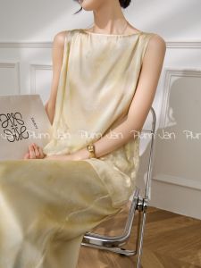 Áo Gile & Chân Váy Phong Cách Công Sở Tinh Tế