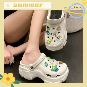 SQShop รองเท้าสำหรับสตรี ดีไซน์หัวโต สวมหรือรัดส้นการ์ตูนสุดฮิต วัสดุยาง สามารถใส่เป็น กันลื่น กันน้