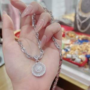 Dây chuyền xoắn lá nhỏ 3 ly kèm mặt tròn baguet đầu xoàn Kami trang sức sỉ