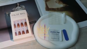 Seri Warna 2: 24 Keping Kuku Palsu & Lem Jelly Red Black Pink