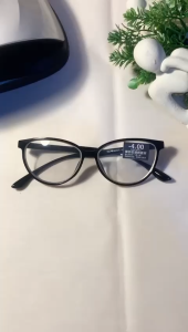 Kacamata Cateye Wanita | Lensa Minus Photocromic 0.50-6.00 | Fashionable & Stylish