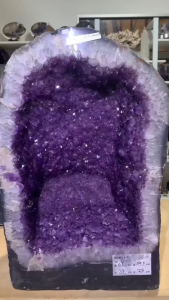 📍Natural Brazilian Amethyst Geode | 61kg | 天然巴西紫晶洞视觉非常干净的一颗高品紫晶洞 | 重61kg|