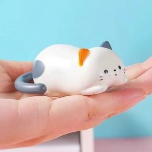 Innovative Clockwork Cat Miniatures for Stress Relief Entertainment Clockwork Rolling Kitten Toy for Endless Fun and Relaxation