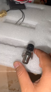 Đồng hồ báo dầu báo nhiệt hộp sắt 12v 24v điện tử 3 chế độ dùng cho ô tô máy xúc máy đào