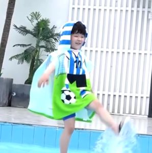 ผ้าขนหนู ผ้าคลุมอาบน้ำ ลายกาตูน ผ้าเช็ดตัวแบบมีฮู้ด (A0090) ผ้าเช็ดตัว พร้อมหมวกคลุมผม มีหมวกในตัว สำหรับเด็ก