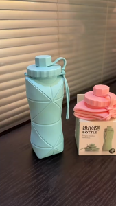 Bình Nước Silicon Gấp Gọn 600ml Có Móc Treo – Silicone Thực Phẩm BPA Free Chống Rò Rỉ Bình Nước Du Lịch Dã Ngoại Tập