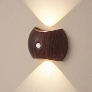 โคมไฟติดผนังอัจฉริยะเซ็นเซอร์เปิดใช้งานไฟทางเดิน USB Type-C ไฟกลางคืนปรับสวนลานโคมไฟติดผนังบรรยากาศแสง