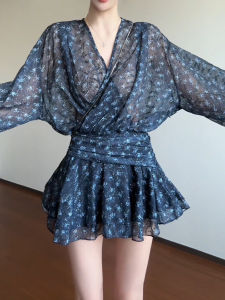 Karrar betsey | Floral V-Neck Dark Blue Long-Sleeve Dress