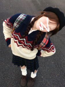 เสื้อสเวตเตอร์ถักสีแดงหนาสำหรับผู้หญิง ฤดูใบไม้ร่วง/ฤดูหนาว เสื้อสเวตเตอร์ถักแบบลำลอง เสื้อคลุมแบบสวมหัว แขนยาว ปกติ