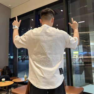 เสื้อยืดลายตัวอักษร M6 ทรงหลวมสำหรับผู้ชาย ฤดูร้อนปี 2025 ทรงหลวมสบาย ๆ แขนสั้น ปักลายหนัก เทรนด์เสื้อยืดผู้ชาย