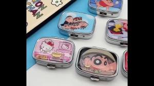 CRAYON SHINCHAN | Hộp Thiếc Kim Loại Nhỏ Crayon Shin-chan Hộp Đựng Kẹo/thuốc Du Lịch Chống Ẩm Dành Cho Fan Hâm Mộ.