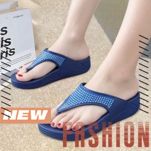 LHSunshine รองเท้าแตะแฟชั่นหูหนีบ ทรงสวย มีกลิตเตอร์เพิ่มเติมเกี่ยวกับรองเท้า สวยงามลงตัวมากๆ แถมตัวเสริมใส่สบายแน่นอน ปั้วปังสุดๆ