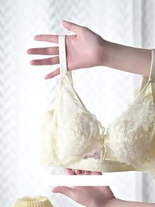 MiiOW | Gathering Bust Support Prevents Sagging Enlargement Minimization Brassiere