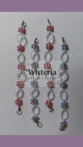 Gelang bunga manik-manik