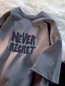 เสื้อยืดแขนสั้นผ้าฝ้ายแท้สไตล์อเมริกันสำหรับผู้ชายในช่วงฤดูร้อนปี 2025 เสื้อแขนสั้นทรงหลวมสบาย ๆ สำหรับคู่รัก เสื้อตัวบนลายตัวอักษร