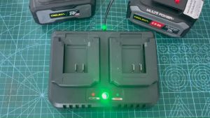 เครื่องชาร์จคู่สำหรับแบต OSUKA  21V 2A // D