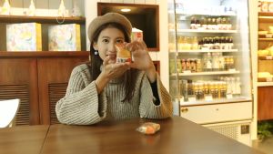 (Quick Delivery) Tassel Custard Mooncakes Liuxin Custard Mooncakes 6 Pieces