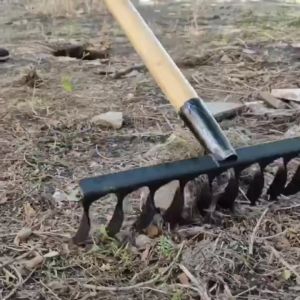 คราดถอนวัชพืช คราด คราดเก็บหญ้า 7ฟัน 6ฟัน 4ฟัน คาดหญ้าเหล็ก คราดถากหญ้า คราดถอนวัชพืช คราดเหล็ก กำจัดวัชพืชอย่างรวดเร็ว อุปกรณ์ทำสวน คราดมีด้ามใช้ขุดดินขุ่นถางหญ้าดายหญ้า คาดหญ้าเหล็ก