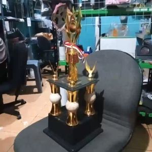 PIALA 4 KAKI PIALA FTG BODY TROPHY MARMER GARUDA BERGILIR JUARA BERGILIR TINGGI 65CM PIALA MEWAH