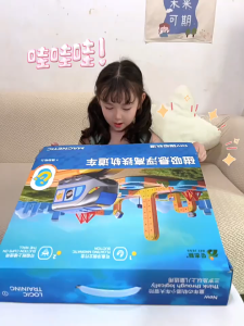 พร้อมส่ง🔥รถไฟความเร็วสูงแม่เหล็ก เสริมพัฒนาการเด็ก ต่อรางเวทย์ได้เอง รถวิ่งอัตโนมัติ ของเล่นเด็ก 3 ขวบขึ้นไป