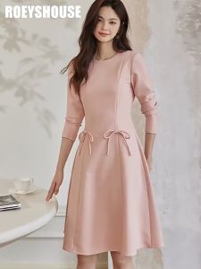 Đầm xoè cổ tròn tay lửng màu hông trơn đính nơ