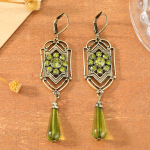 Vintage Court-Style Womens Drop Earrings with Artificial Gemstones and Teardrop Pendants Suitable for Banquets and Dinners.