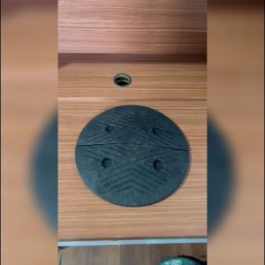 Polisi Tidur Karet Rubber Speed Hump – 1 Pcs Panjang 17 cm Penghambat Jalan Kendaraan