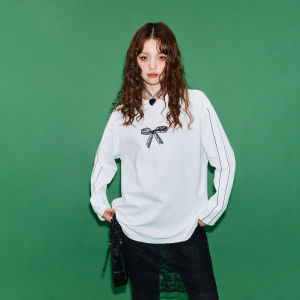 เสื้อยืดคอกลมแขนยาวหลวมๆ สไตล์เกาหลีสำหรับผู้หญิง ลายปมผีเสื้อ ฤดูใบไม้ร่วง 2025 ของใหม่ เสื้อผ้าทำงาน