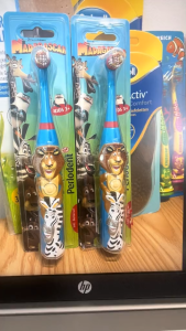 Made.in.Germany💗🪥🪥Bàn chải đánh răng chạy pin cho bé từ 3 tuổi Madagascar Batterie-Zahnbürste Kids 3+