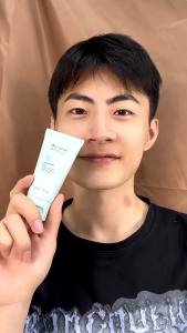 『BUY 1 TAKE 1』LUHNS Chlorella Exfoliating Gel & Scrub With Herbal 50g Prevents Blackheads in Humid Climates Oil Contro Brightening