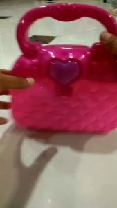 Mainan Edukatif Anak Tas Rias Salon Bisa Nyalah Ada Lampu PR 17412 | Mainan Handbage Isi Make Up Sisir Cermin Pretend Play Anak Perempuan Kemasan Kantong | Mainan Terbaru Murah Meriah Tas Kecantikan Free Baterai