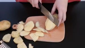 Chip Cutter Cutter Potato Slicer Stainless Steel Corrugated Knife Wavy Cutter French Fry Cutter Kitchen Gadget Cucumber Carrot Fruit